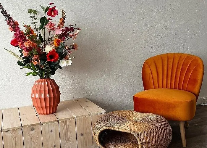 Eldorado I Near Forest On Quiet Park *